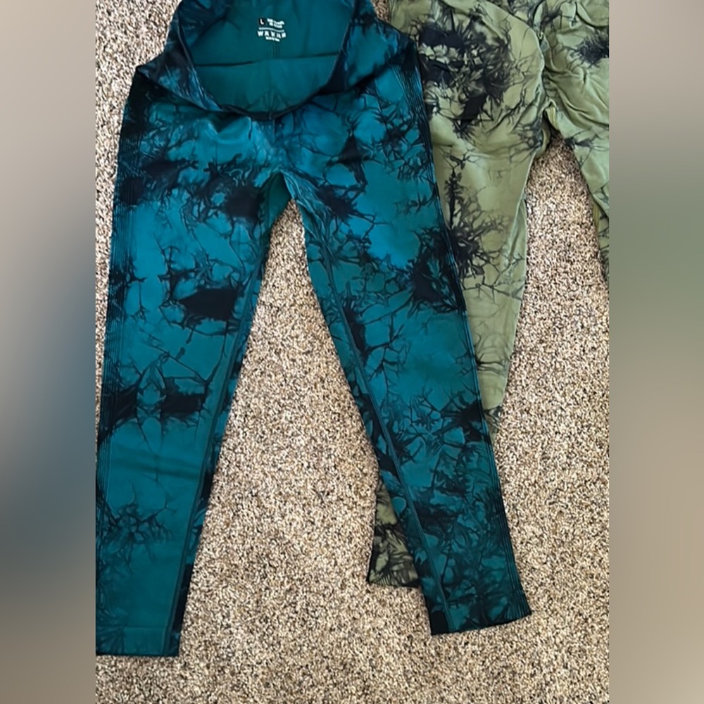 Stylish women’s scrunchie butt workout leggings